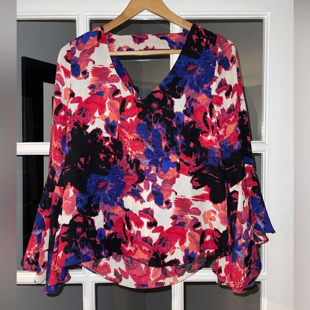 Floral Top- Brand: Takara